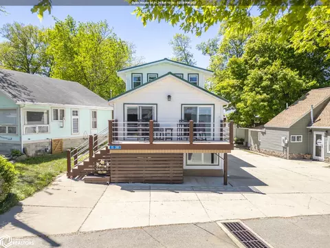 15381 1st St, Clear Lake, IA 50428