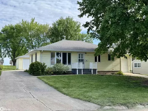 518 W 20th St, Carroll, IA 51401