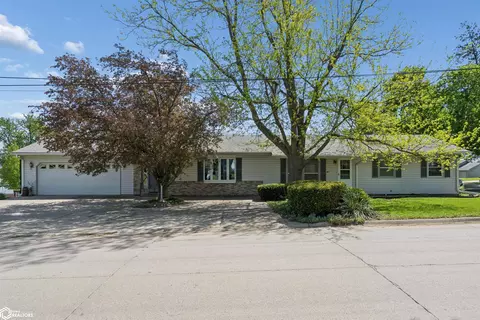 612 Lincoln St, Gladbrook, IA 50635