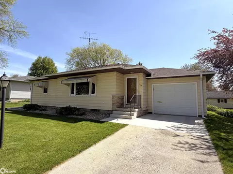 208 7th St SE, Hampton, IA 50441