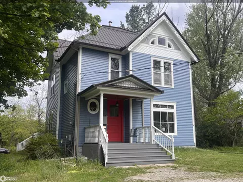707 S Main St, Fairfield, IA 52556