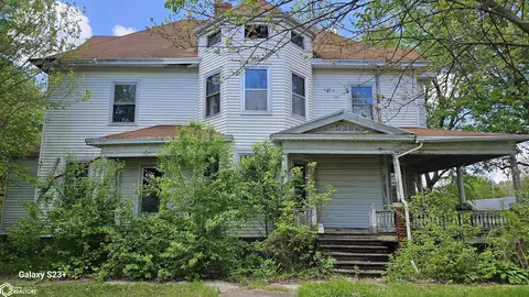 1590 W Main St, Galesburg, IL 61401