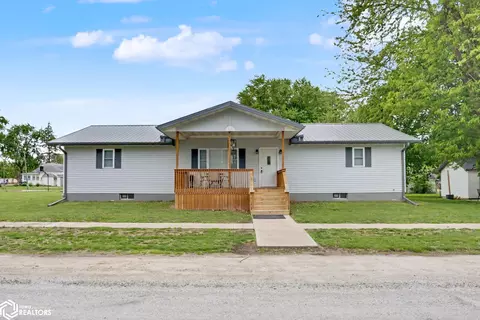 110 S Cooper St, Stronghurst, IL 61480