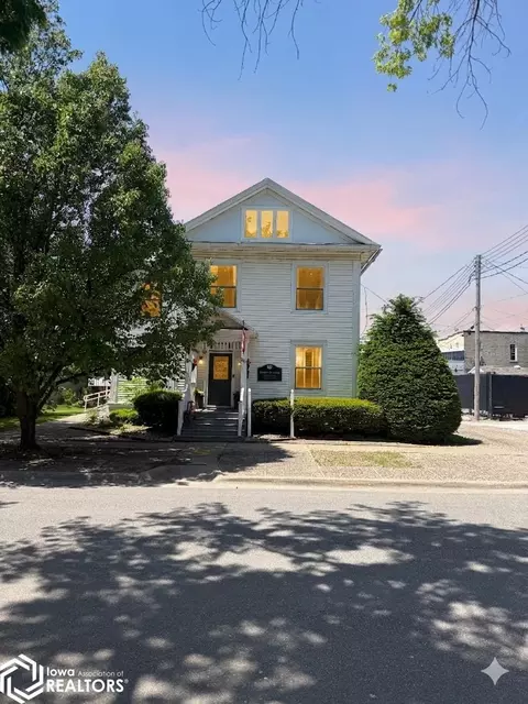 214 S Jefferson St, Sigourney, IA 52591