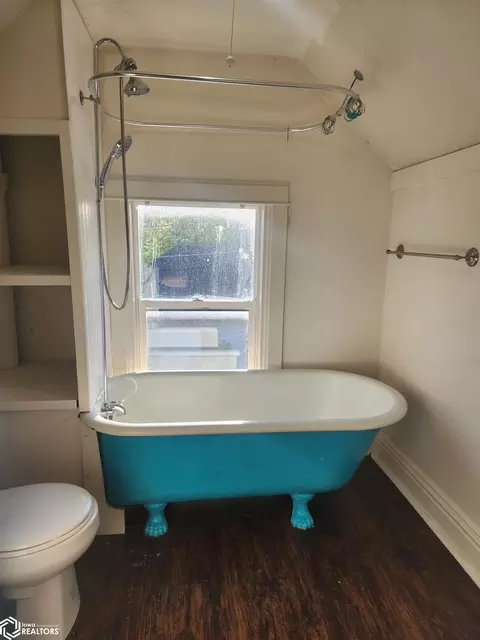 Bath - 206 E 9th St, Atlantic, IA 50022 photo 1 of 2