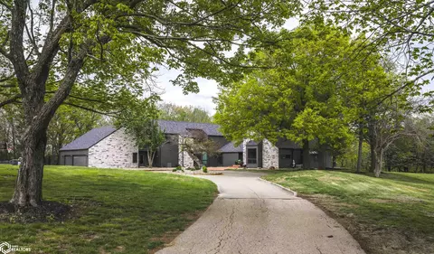5745 SW Maffitt Lake Rd, West Des Moines, IA 50265
