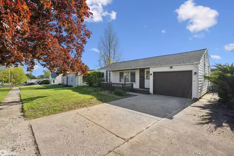 916 S 8th Ave, Marshalltown, IA 50158