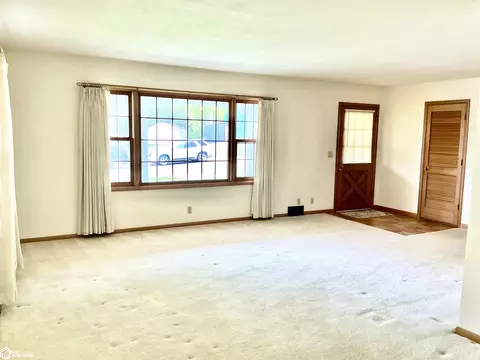 Living - 817 S 10th, Centerville, IA 52544 photo 1 of 5