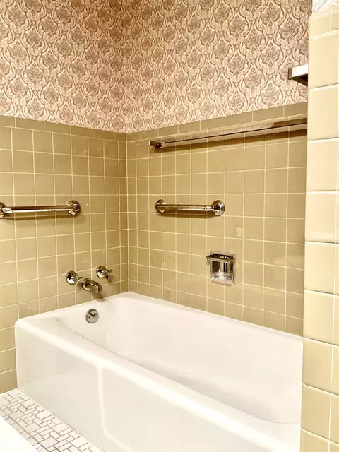 Bath - 817 S 10th, Centerville, IA 52544 photo 6 of 6