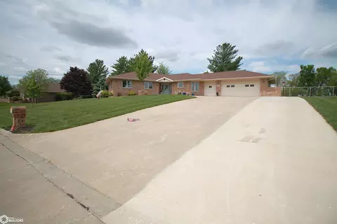 707 Country Club Dr, Clarinda, IA 51632