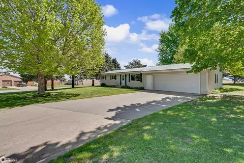 110 Sunrise Dr, Lincoln, IA 50652
