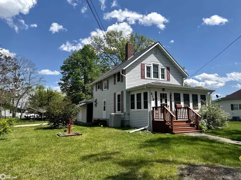 610 S 8th St, Chariton, IA 50049