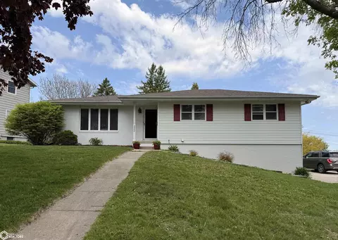 222 Hillcrest Dr, Carroll, IA 51401