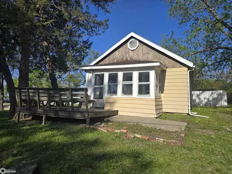 612 S Division St, Creston, IA 50801