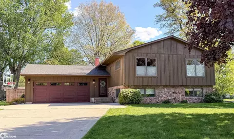 113 18th Ave NE, Hampton, IA 50441