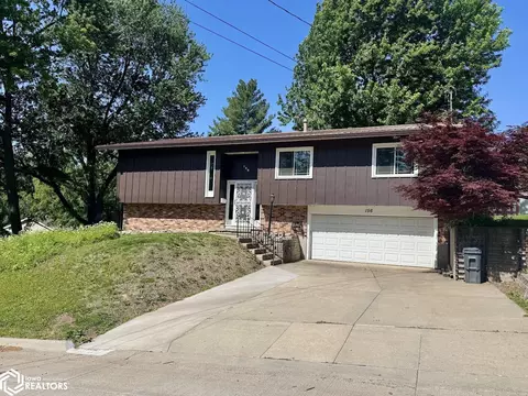 156 Crestview Dr, Burlington, IA 52601