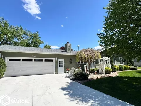 2108 Rodlyn Rd, Webster City, IA 50595