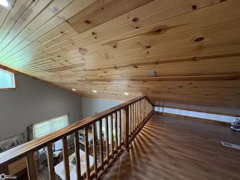 Entry Way - 213 S Maple, Cincinnati, IA 52549 photo 2 of 4
