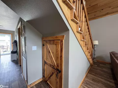 Entry Way - 213 S Maple, Cincinnati, IA 52549 photo 4 of 4