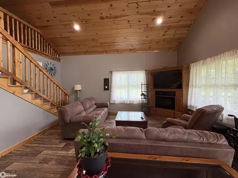 Living - 213 S Maple, Cincinnati, IA 52549 photo 2 of 6