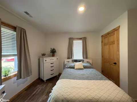 Bedroom - 213 S Maple, Cincinnati, IA 52549 photo 4 of 5