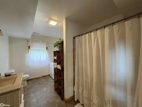 Bath - 213 S Maple, Cincinnati, IA 52549 photo 3 of 5