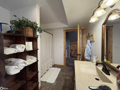 Bath - 213 S Maple, Cincinnati, IA 52549 photo 5 of 5