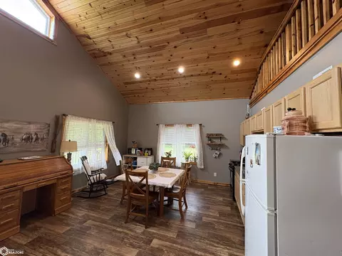 Dining - 213 S Maple, Cincinnati, IA 52549 photo 3 of 3