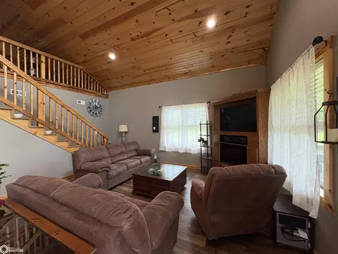 Living - 213 S Maple, Cincinnati, IA 52549 photo 4 of 6