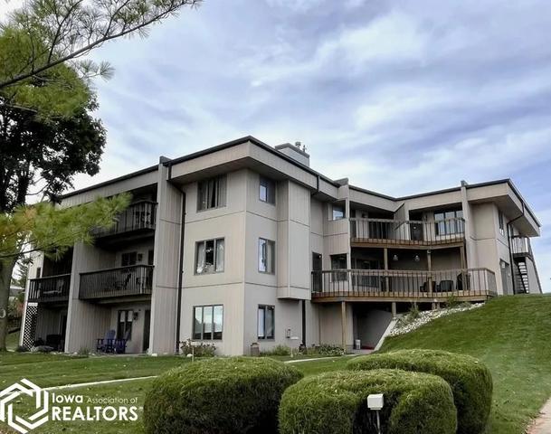71 Briarstone Ct #B-6, Mason City, IA 50401