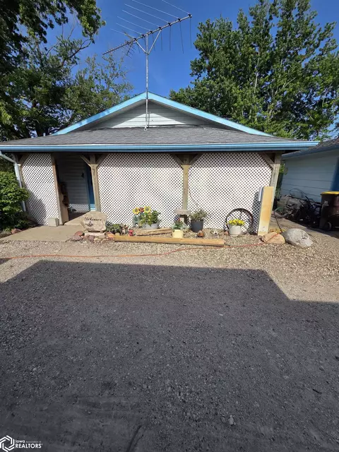 202 E Iowa St E, Afton, IA 50830