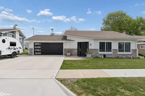 6 N 16th St, Clear Lake, IA 50428