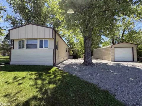 5256 4th St, Melrose, IA 52569