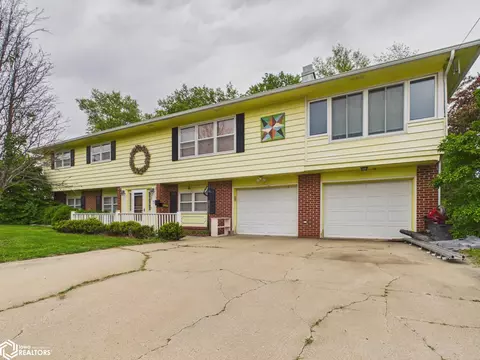1307 Longman Dr, Shenandoah, IA 51601