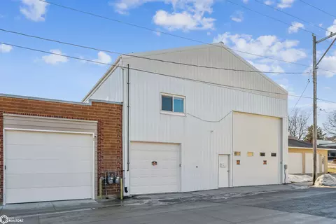 106 NW 1st Ave, Waukon, IA 52172