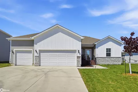 5418 145th St, Urbandale, IA 50323