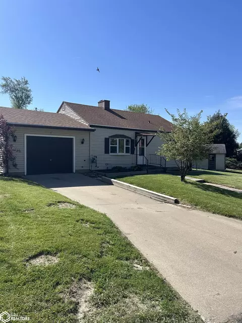 1516 Kalsem Blvd, Marshalltown, IA 50158