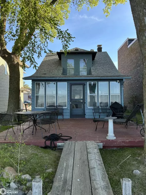 487 N Shore Dr, Clear Lake, IA 50428