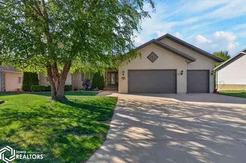 20 Lido Rd, Clear Lake, IA 50428