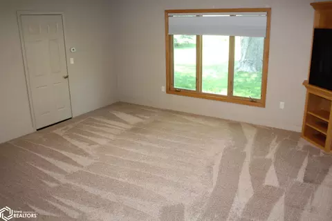 Living - 960 Front St, Garner, IA 50438 photo 3 of 4