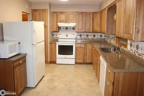 Kitchen - 960 Front St, Garner, IA 50438 photo 2 of 3