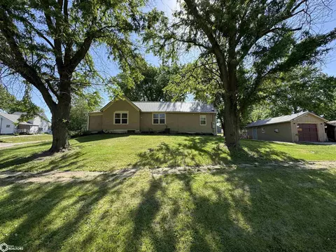 208 W 4th St, Hedrick, IA 52563