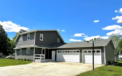 178 1st St NW, Britt, IA 50423