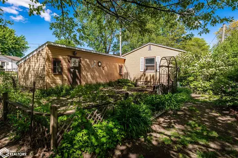 Exterior - 506 E Maple Ave, Conrad, IA 50621 photo 7 of 8