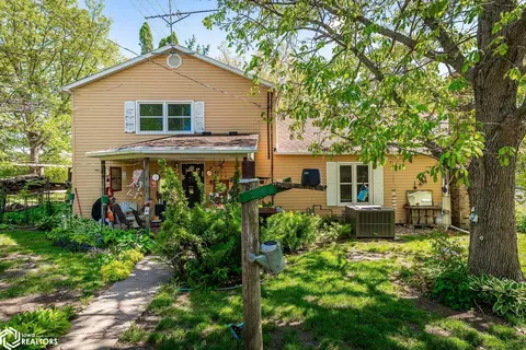 Exterior - 506 E Maple Ave, Conrad, IA 50621 photo 4 of 8
