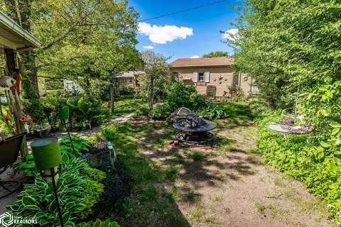 Exterior - 506 E Maple Ave, Conrad, IA 50621 photo 3 of 8