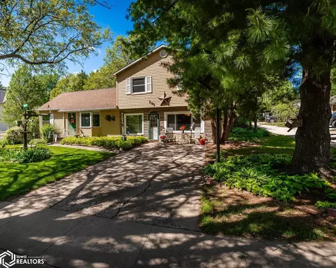 506 E Maple Ave, Conrad, IA 50621