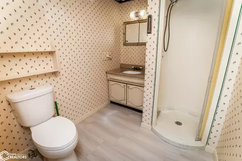 Bath - 506 E Maple Ave, Conrad, IA 50621 photo 3 of 4