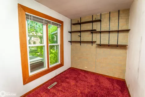 Bedroom - 506 E Maple Ave, Conrad, IA 50621 photo 2 of 11