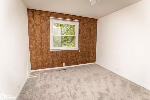 Bedroom - 506 E Maple Ave, Conrad, IA 50621 photo 6 of 11